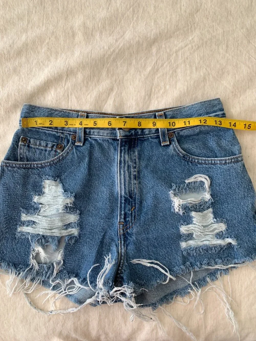 Levi's 550 Denim Short women’s Size 8 Midium rise - Picture 5 of 6